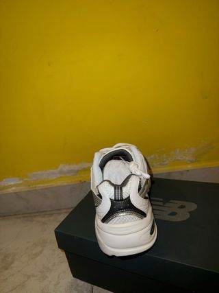 New Balance 530 Plata y Blanco