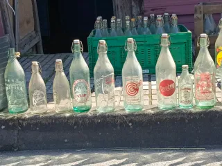Botellas antiguas La Casera y Pitusa