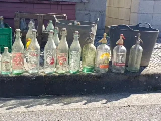 Botellas antiguas La Casera y Pitusa
