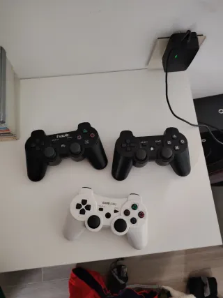 Consola PS3 con Cámara, 3 Mandos y 18 Juegos
