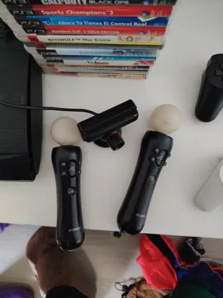 Consola PS3 con Cámara, 3 Mandos y 18 Juegos