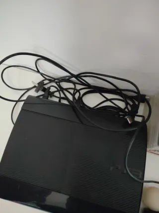 Consola PS3 con Cámara, 3 Mandos y 18 Juegos