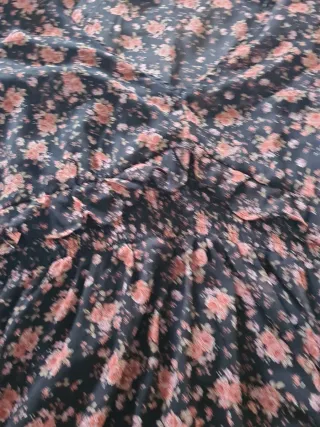 Vestido negro floral Stradivarius T L