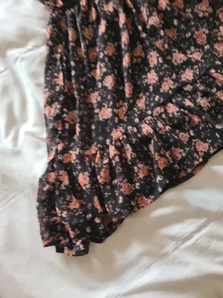 Vestido negro floral Stradivarius T L