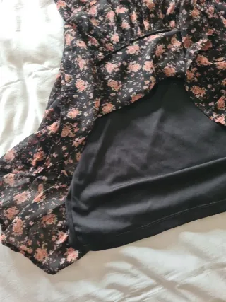 Vestido negro floral Stradivarius T L