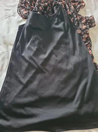 Vestido negro floral Stradivarius T L