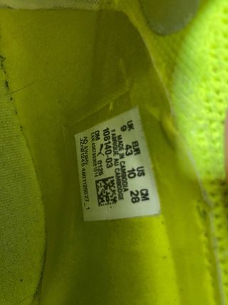 Zapatillas de fútbol Puma verdes y rosas