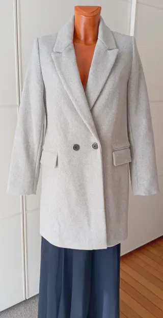 Abrigo gris. Nuevo.Stradivarius.