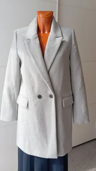 Abrigo gris. Nuevo.Stradivarius.