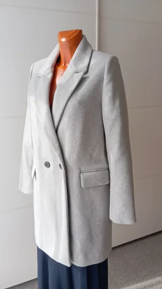 Abrigo gris. Nuevo.Stradivarius.