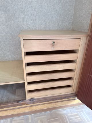 Armario empotrado: cajonera y baldas+barra