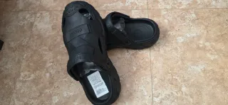 Zapatillas cómodas y casuales negras