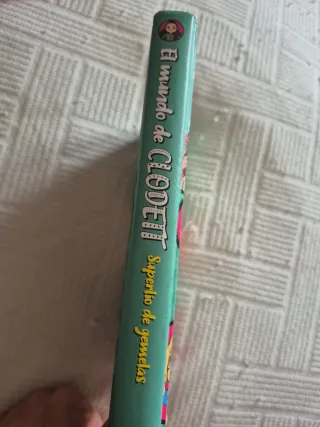 Superlío de gemelas (El mundo de Clodett 1)