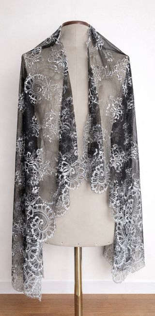 Mantilla J. Pertiñez Negra y Blanca nueva