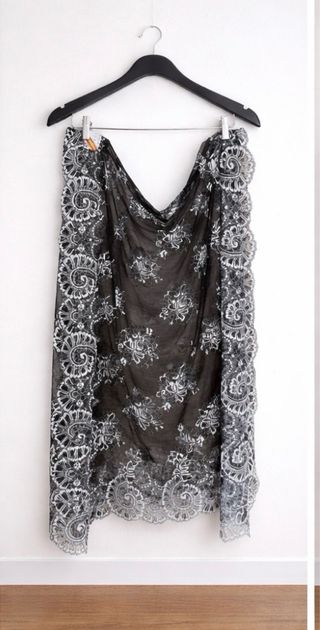 Mantilla J. Pertiñez Negra y Blanca nueva