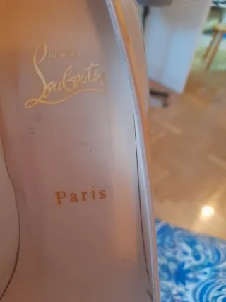 Zapatos Christian Louboutin charol beige 38.5