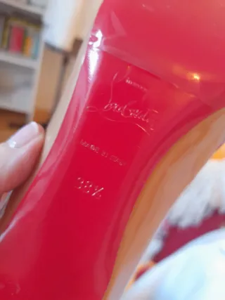 Zapatos Christian Louboutin charol beige 38.5