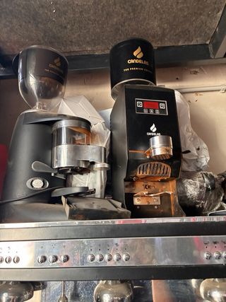 Cafetera Espresso La Pavoni y Molinillo