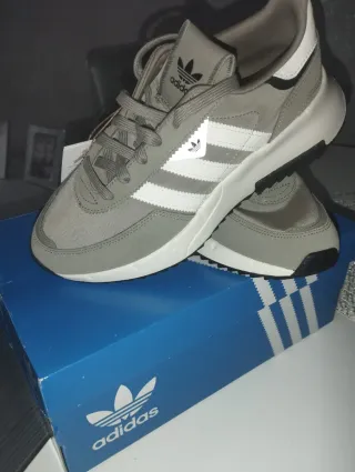 Adidas Zapatillas verdes  y Blancas