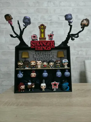 Expositor Kinder Joy Stranger Things