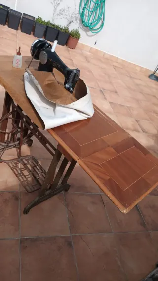 Máquina de coser Alfa antigua