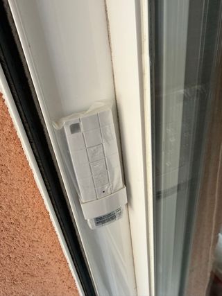 Toldo motorizado beige