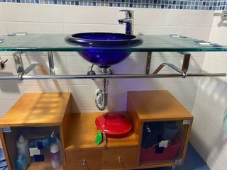Mueble baño 1m con lavabo azul y grifo