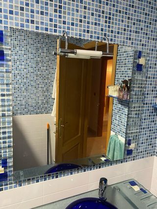 Mueble baño 1m con lavabo azul y grifo