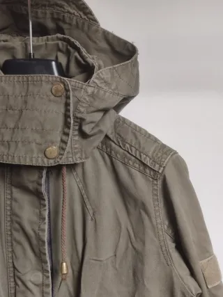 Parka verde militare con cappuccio