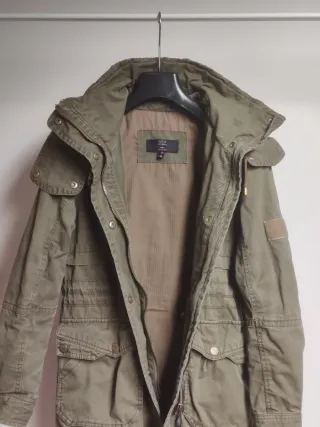 Parka verde militare con cappuccio