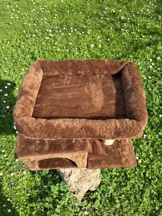 Árbol rascador para gatos marrón