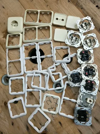 Marcos y mecanismos eléctricos varios