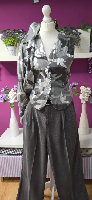 Pantalón Hoss Intropia gris pinzas talla 44