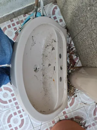 Lavabo italiano crema marca Tenax