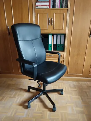 Sillón de oficina negro