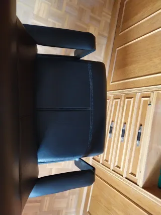 Sillón de oficina negro