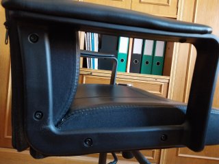 Sillón de oficina negro