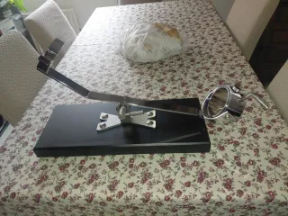 Jamonero Profesional Basculante y Giratorio. Aneto