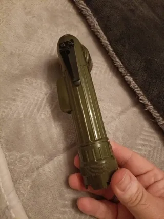 Linterna militar táctica