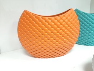 Jarrón escamas Resina naranja, gris, turquesa