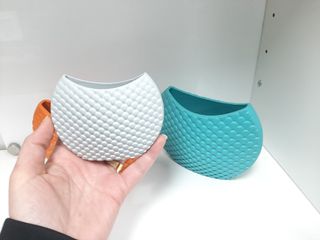 Jarrón escamas Resina naranja, gris, turquesa