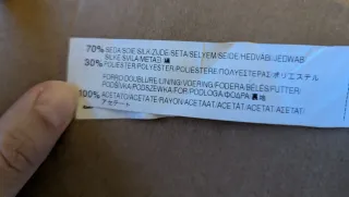 Vestido con volantes y cinturón negro