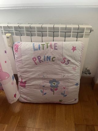 Muebles fucsia habitación infantil