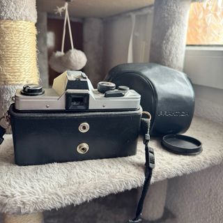 Cámara analógica Praktica MTL 50 + objetivo