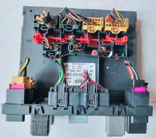 Caja Relés Passat Golf 3C0 937 049 AJ