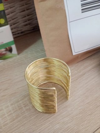 Bracciale rigido dorato