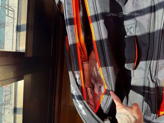 Paletero Bullpadel Pro Series Negro y Naranja