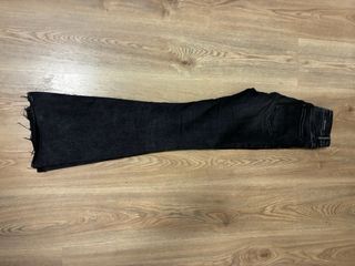 Pantalón campana negro Stradivarius