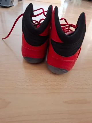 Zapatos Asics Rojos de wrestling o sambo