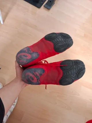 Zapatos Asics Rojos de wrestling o sambo